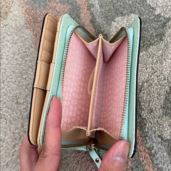 Kate Spade • Wallet - Picture 3 of 6